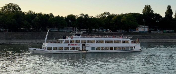 M/S Merian in front of Margaret Island