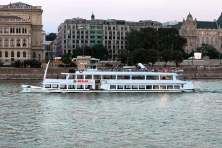 M/S Merian in front of MTA