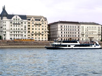 MS de Sluizer at the pier